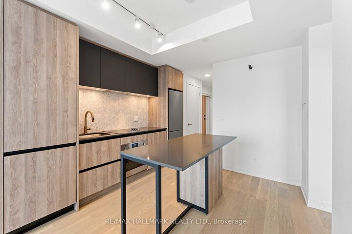 Property Photo: 7950 Bathurst Street 1812 ON L4J 0L4