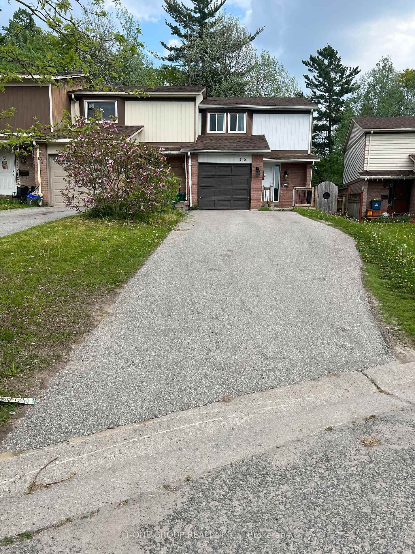 Property Photo: 45 Burns Circle ON L4N 5J8
