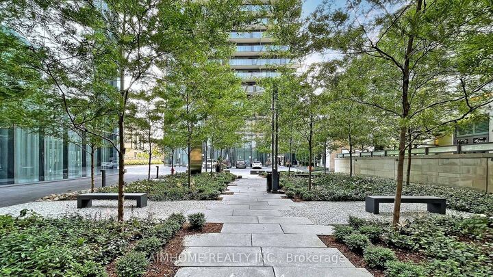 Property Photo: 1080 Bay Street 5305 ON M5S 0A5