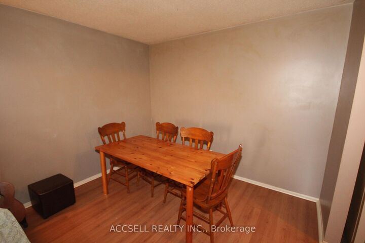Property Photo: 731 Deveron Crescent 111 ON N5Z 4X6