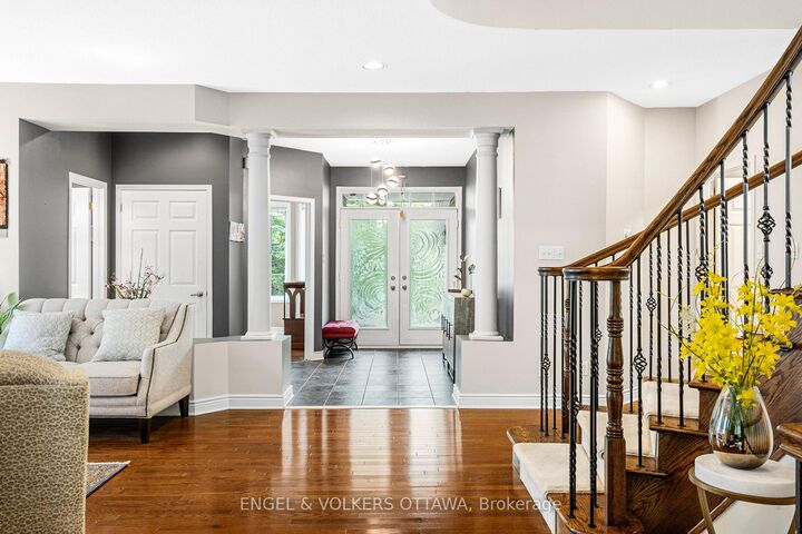 Property Photo:  8 Glenrill Place  ON K2M 2T6 