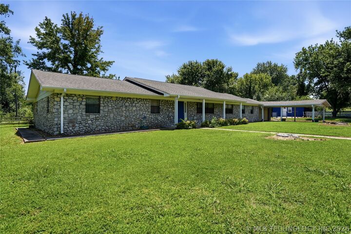 Property Photo:  502 Fir Lane  OK 74469 