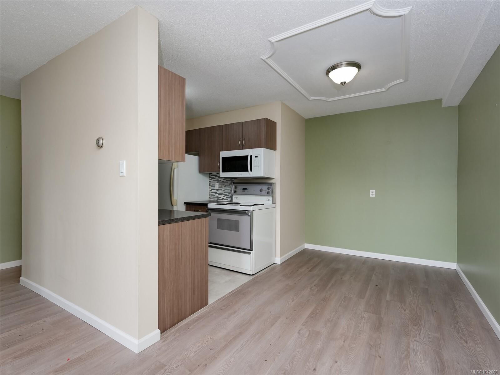 Property Photo: 1680 Poplar Ave #120 BC V8P 4K7
