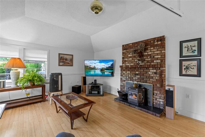 Property Photo: 139 Hoylake Rd W BC V9K 1K3