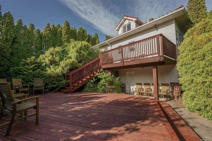Property Photo: 1295 Santa Rosa Ave BC V8Z 2V5