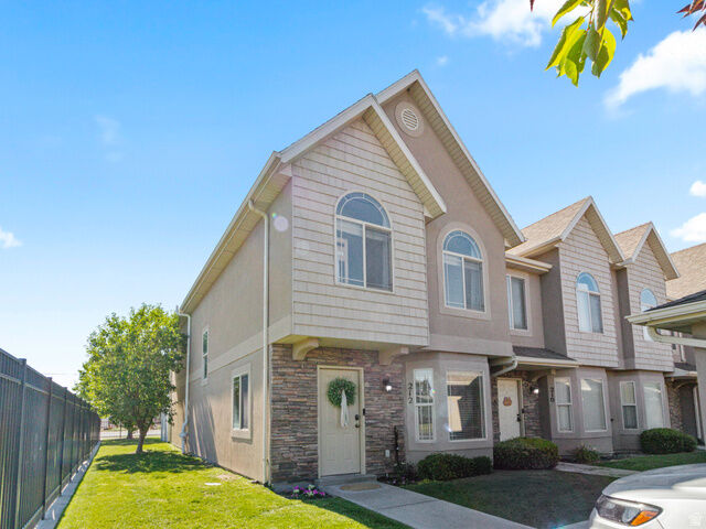 Property Photo:  212 S Tamarak Cir  UT 84043 