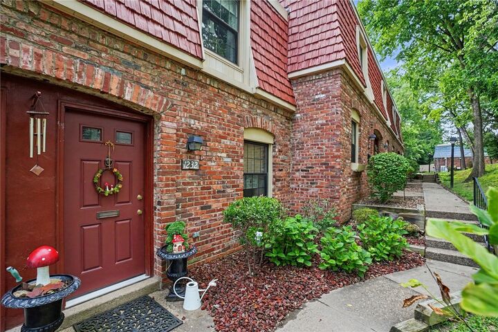 Property Photo:  1232 Pennsbury Blvd  PA 15205 
