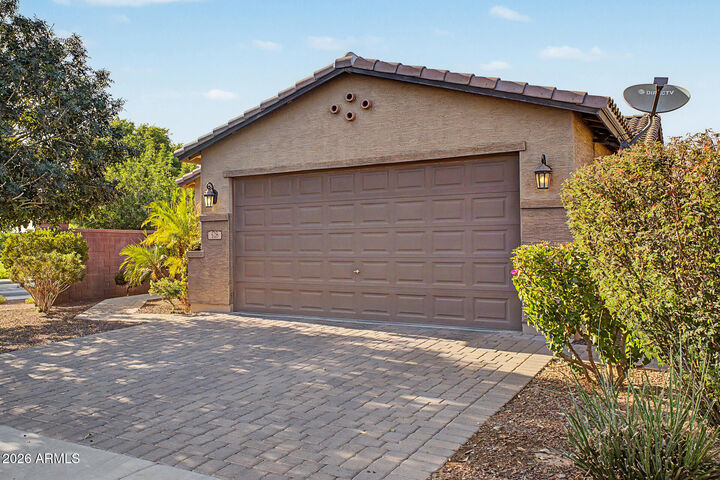 Property Photo:  528 W Evergreen Pear Avenue  AZ 85140 