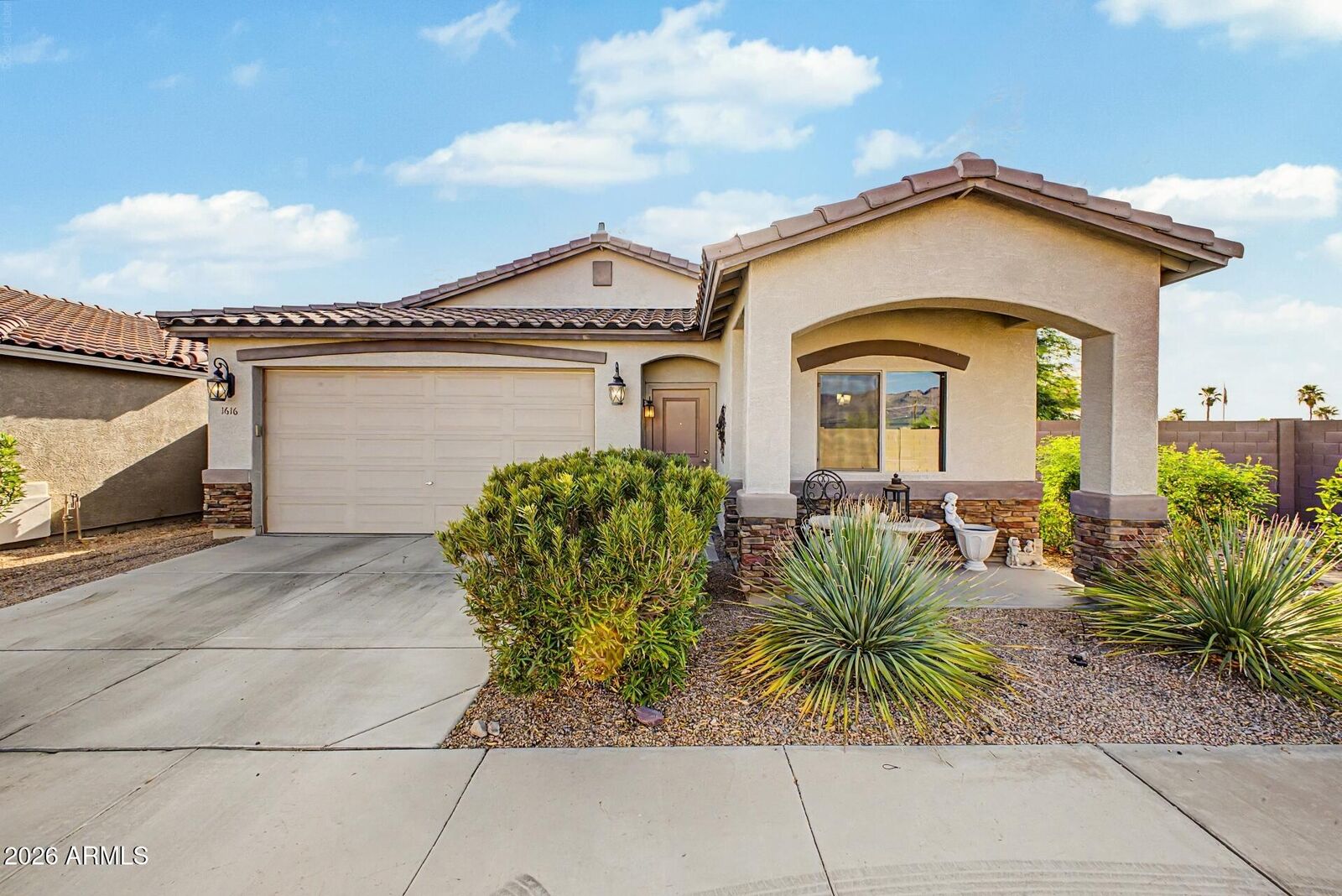 Property Photo:  1616 S Aryelle Road  AZ 85119 