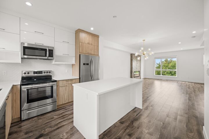 3423 Roxton Avenue 102 — photo 1