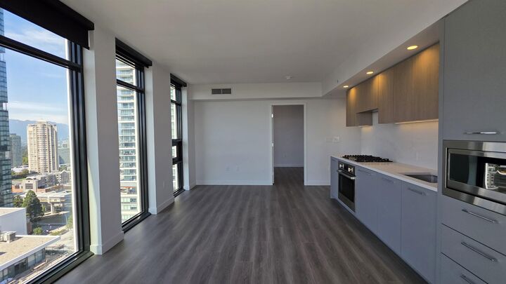 Property Photo: 6608 Sussex Avenue 2202 BC V5H 0M3