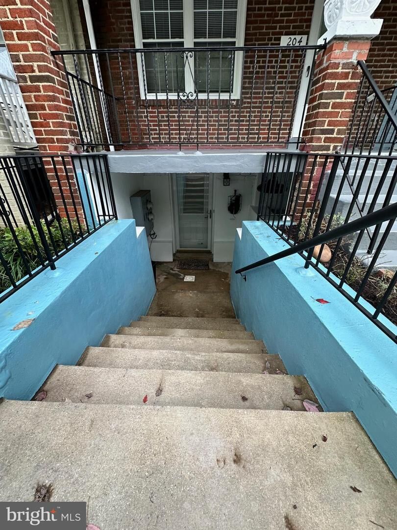 Property Photo:  204 16th Street SE B  DC 20003 