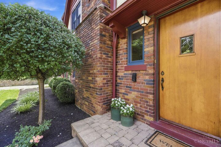 Property Photo:  1326 Herlin Place  OH 45208 