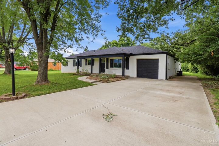 Property Photo: 124 Lynnview Drive OH 45040