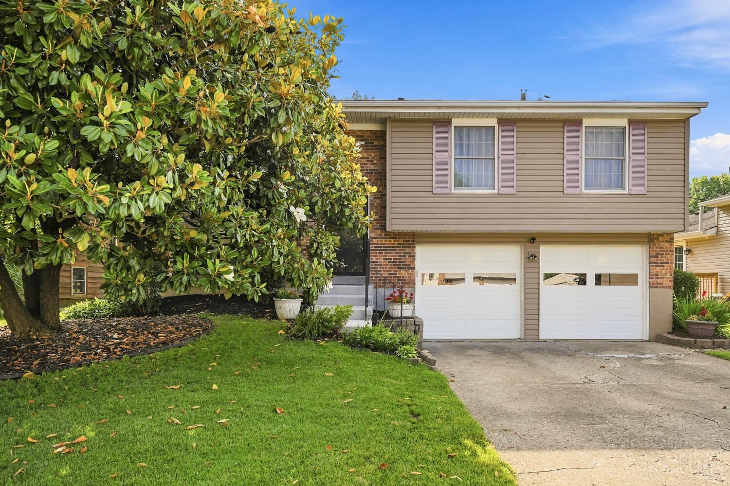 Property Photo: 904 Beechmeadow Lane OH 45238