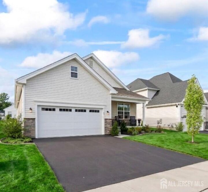 Property Photo:  38 Keeneland Road  NJ 08533 
