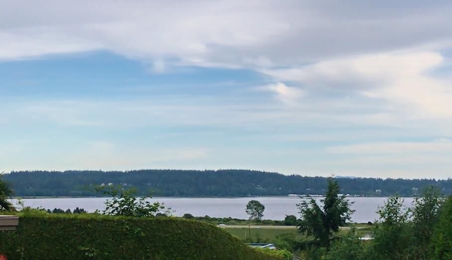 Property Photo: 12501 53 Avenue BC V3X 3B6