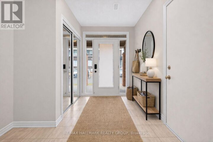 Property Photo:  805 Kiniw Private  ON K1K 4Z4 