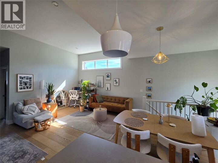 Property Photo:  726 Coopland Crescent 2  BC V1Y 2V1 