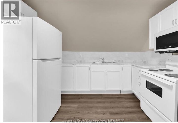 Property Photo:  680 Lincoln Main Unit  ON N8Y 2G7 