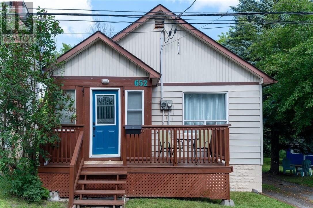 Property Photo: 652 Lilac Street ON P3E 4E1