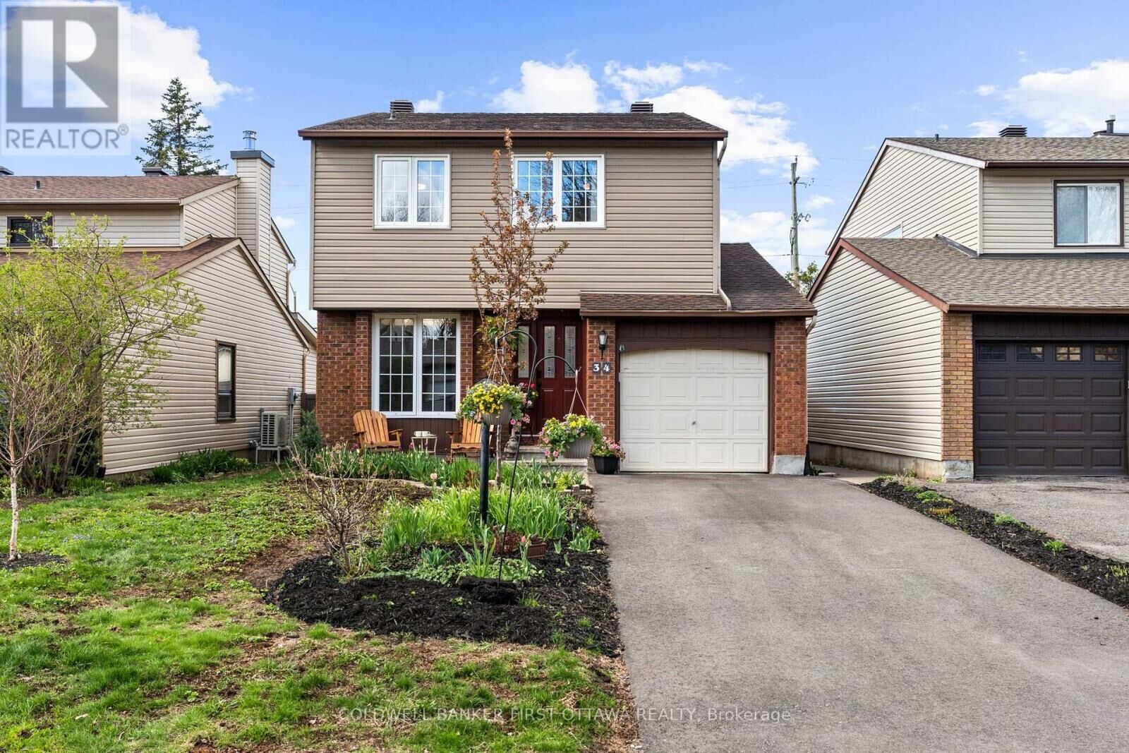 Property Photo: 34 Melville Drive ON K2J 2E9