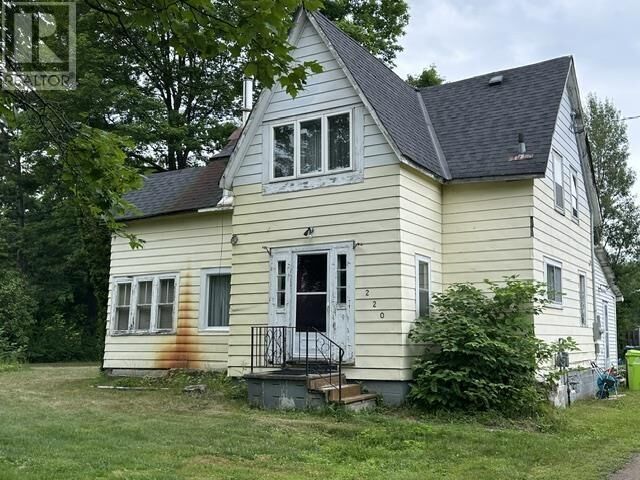 Photo de la propriété:  220 Fourth Lin E  ON P6A 0C3 