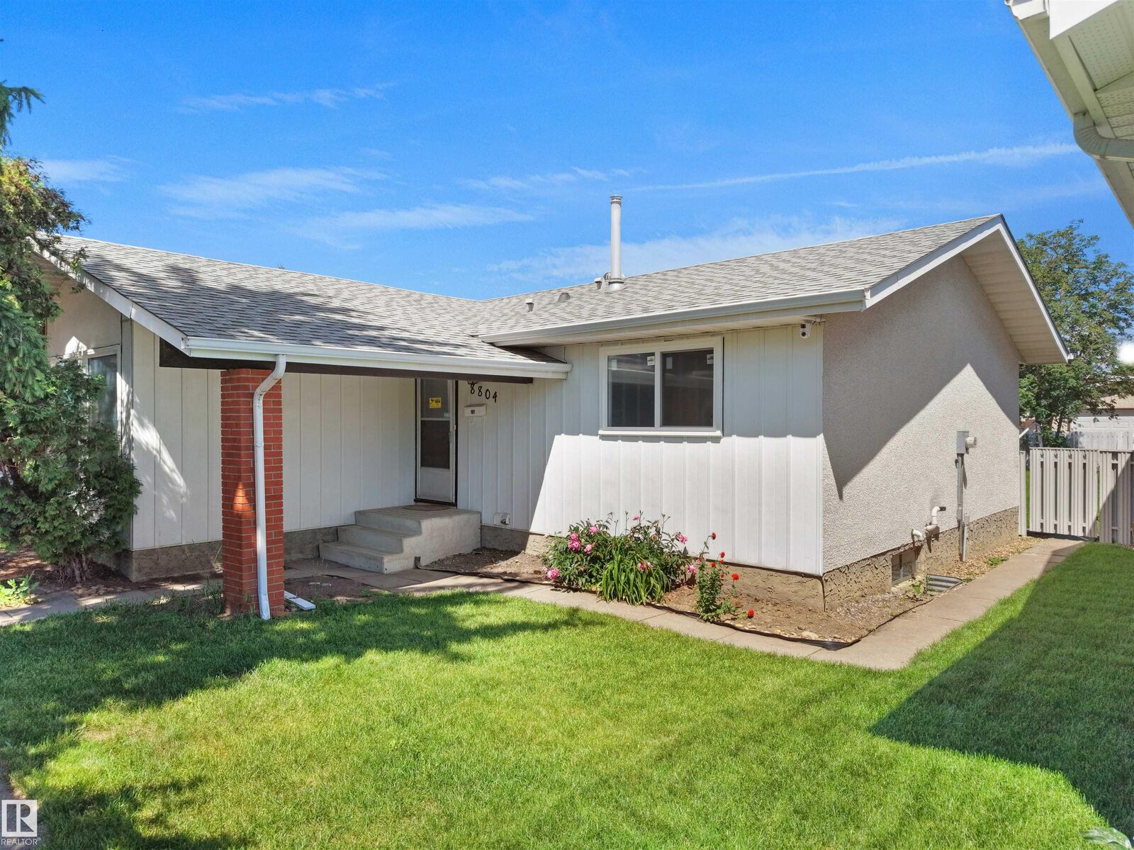 Property Photo:  8804 19 Avenue NW  AB T6K 1Z6 