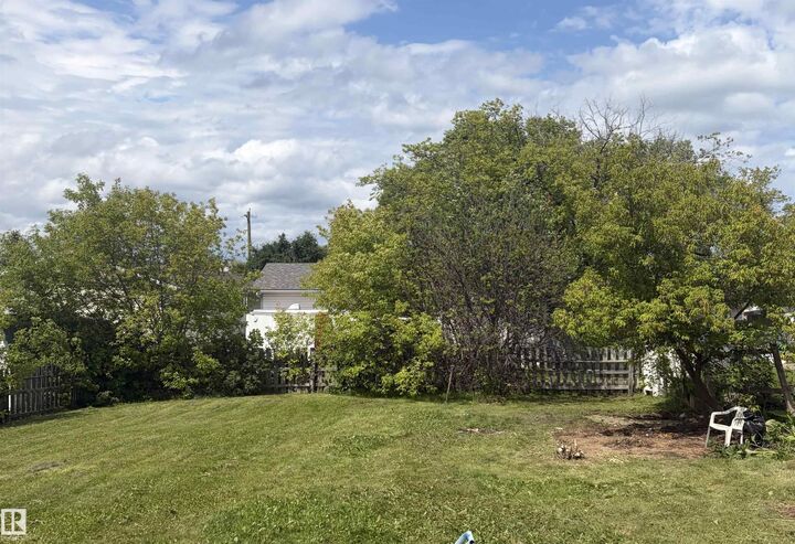 Property Photo: 820 16 Avenue AB T0A 0V4