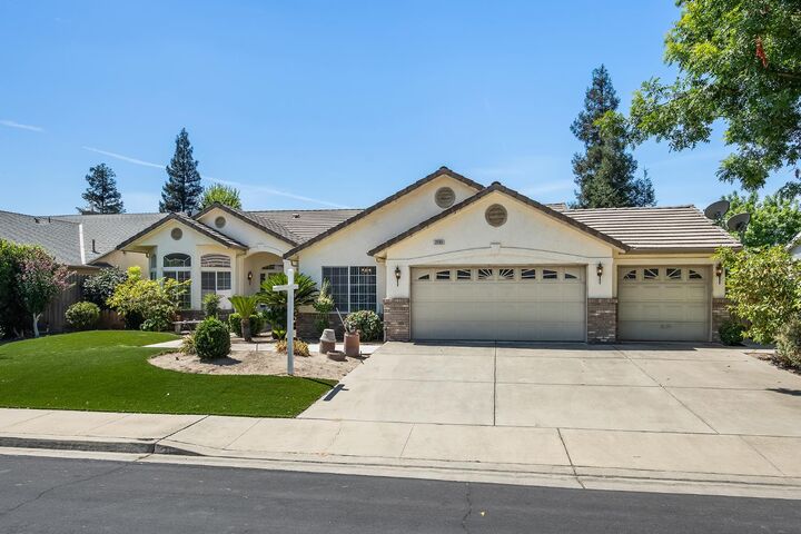 Property Photo: 2390 Silverbrooke Street CA 93631