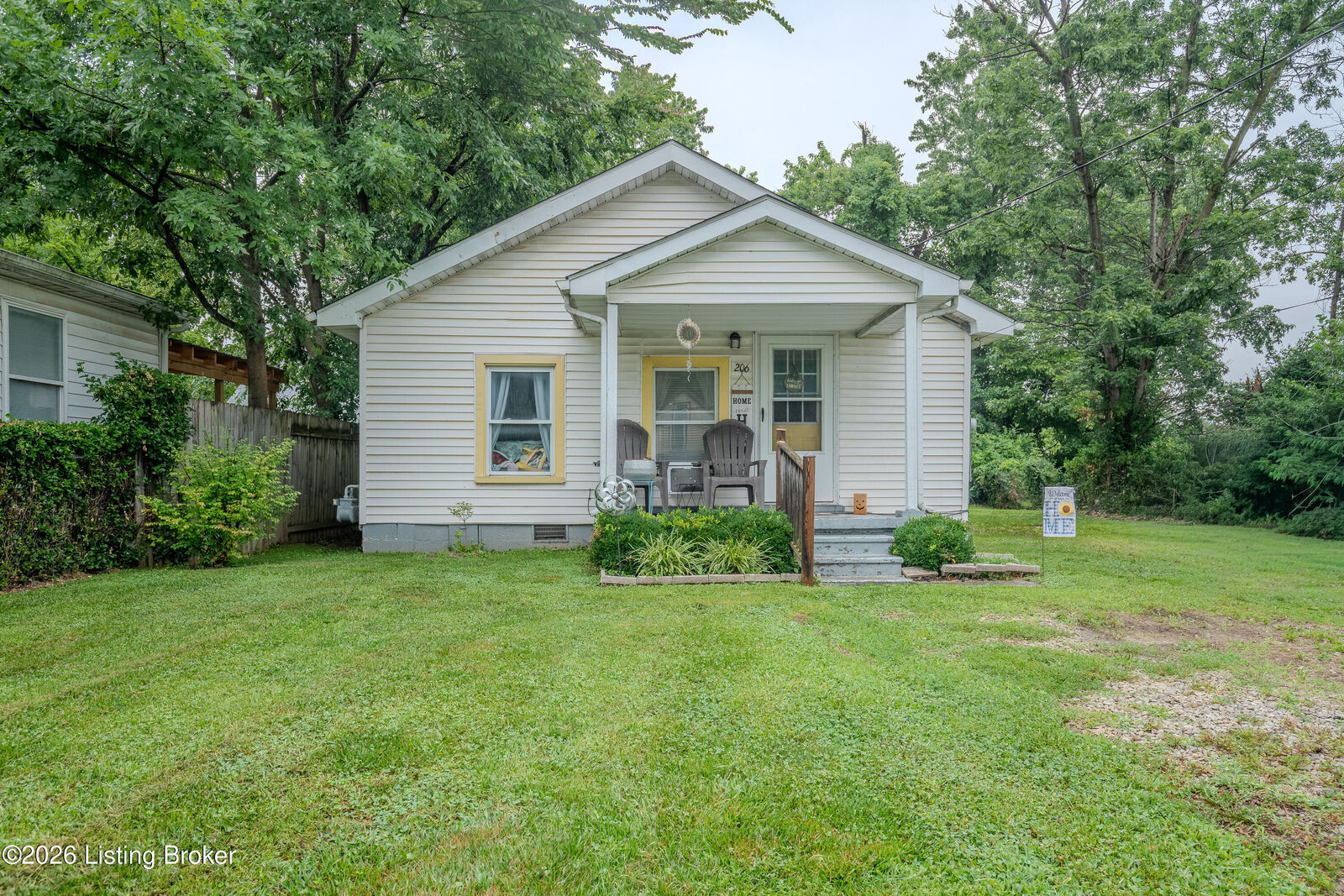 Property Photo:  206 Fourth Ave  KY 40165 