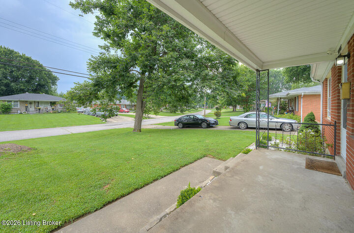 Property Photo:  9306 Ponder Ln  KY 40272 