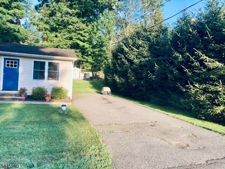 Property Photo: 30 Tobyhanna Trl NJ 07843