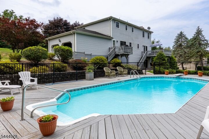 Property Photo: 31 Stratfordshire Dr NJ 07461