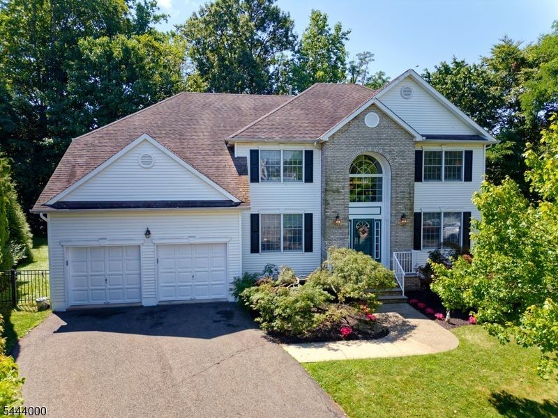 Property Photo:  6 McCune Ct  NJ 07052 