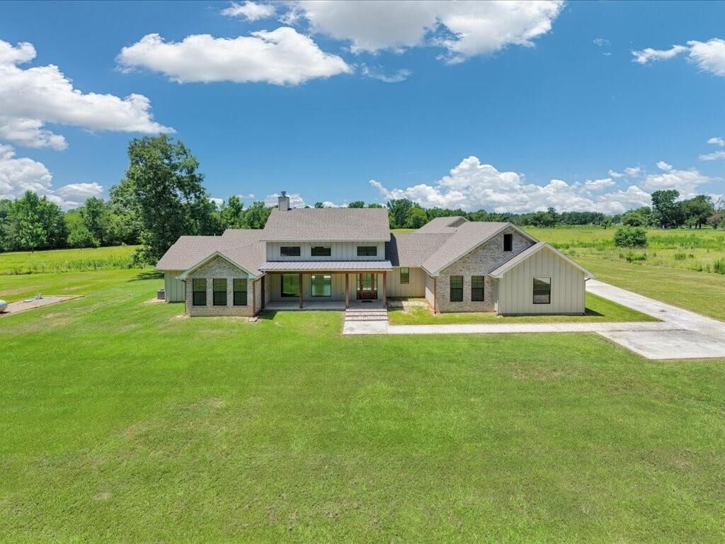 Property Photo: 176 Royce Oliver Road TX 75904