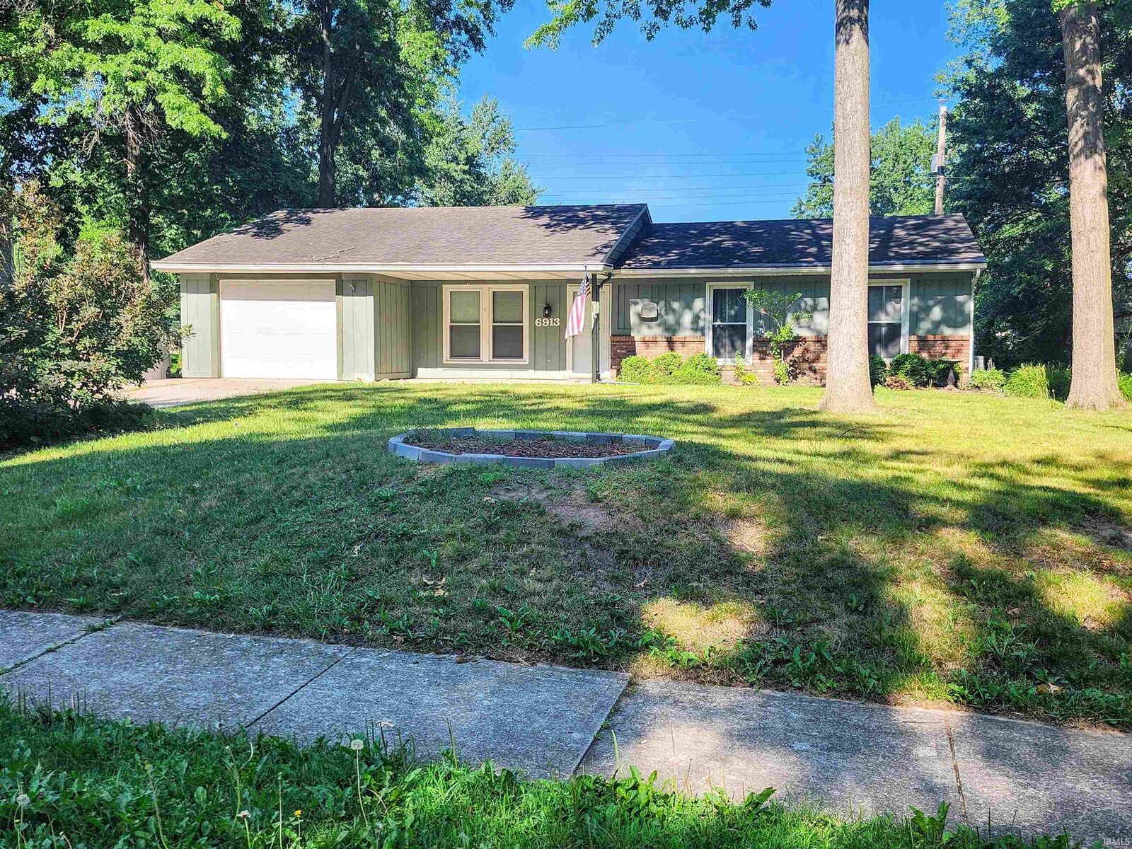 Property Photo:  6913 Woodtrail Court  IN 46835-1806 
