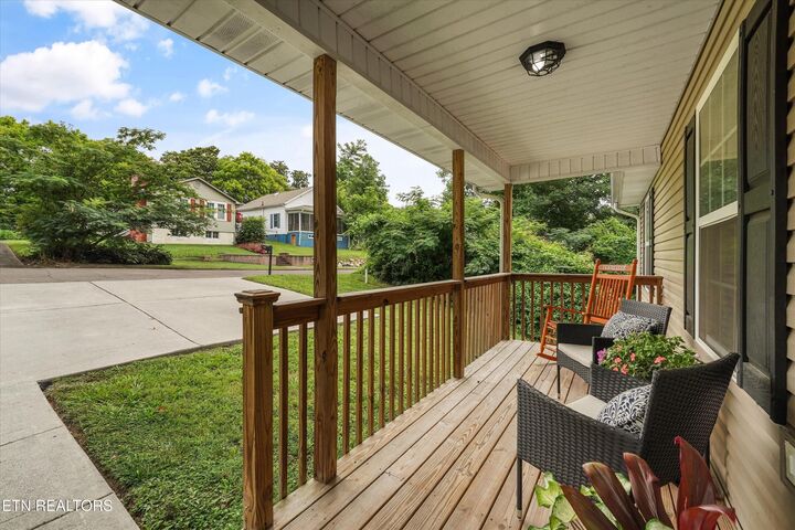 Property Photo: 608 W 3rd Ave TN 37771