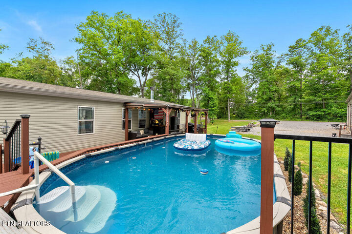 Property Photo:  704 Mize Rd  TN 37865 