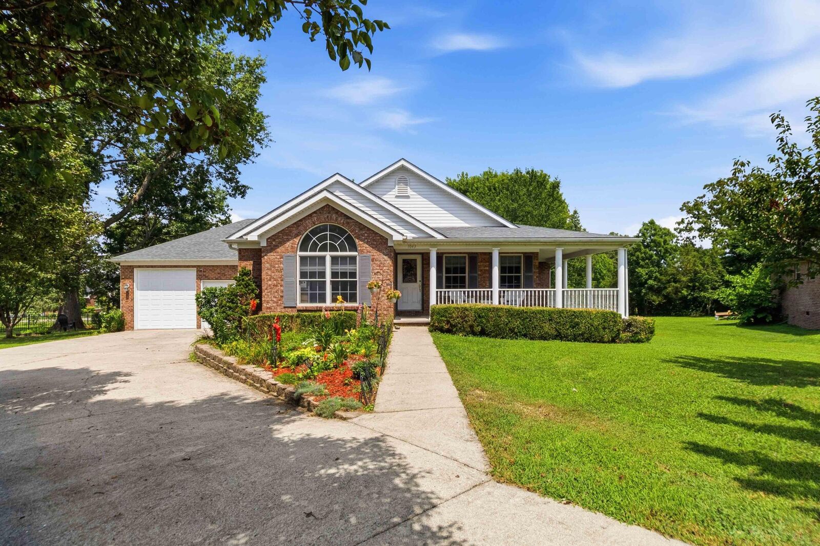Property Photo:  1043 Burnell Drive  KY 40403 