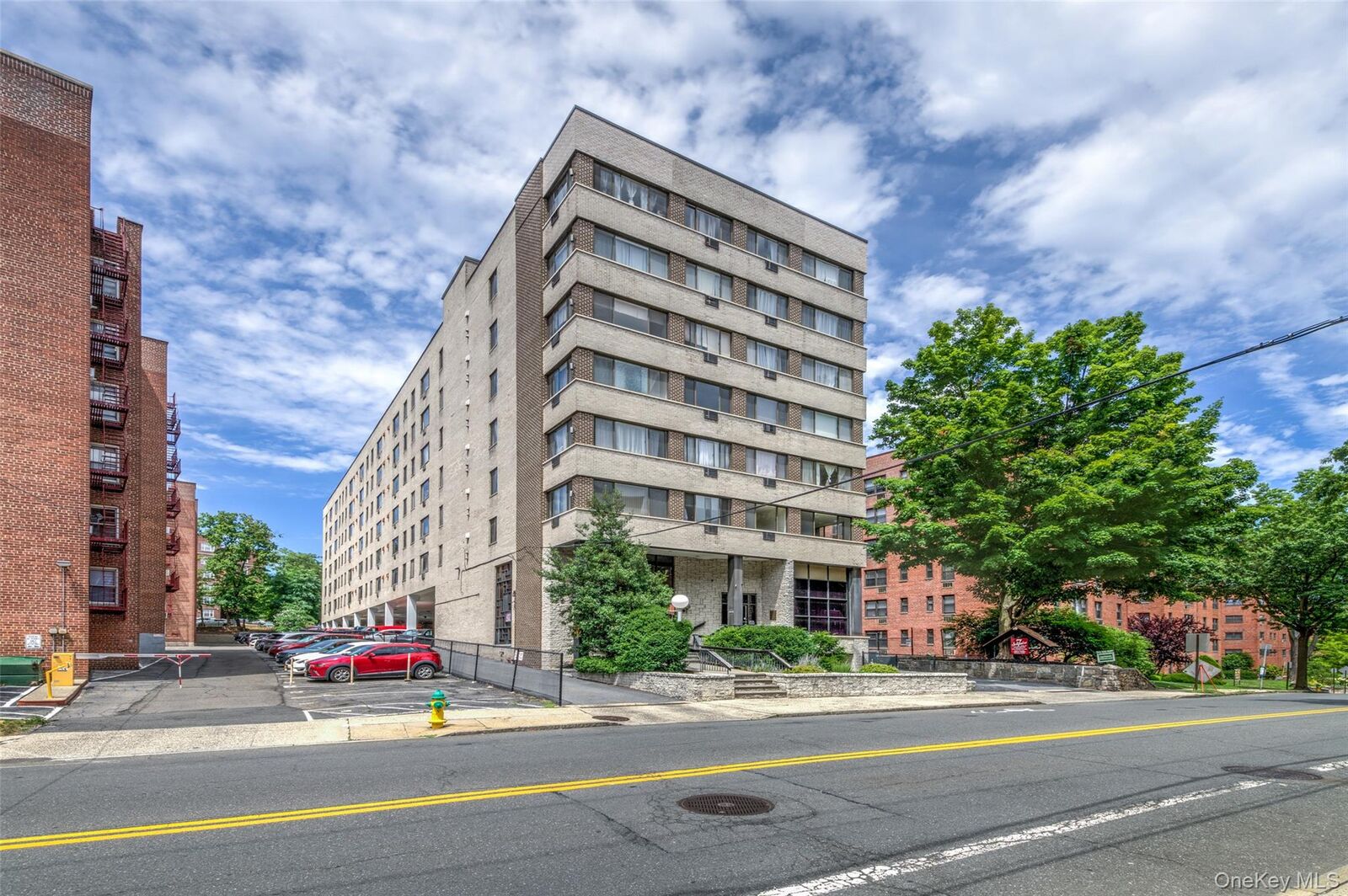 Property Photo:  7 Lake Street 8-L  NY 10603 
