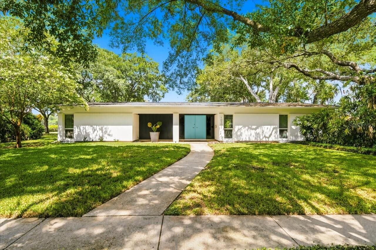 Property Photo:  10502 Sago Road  FL 33618 