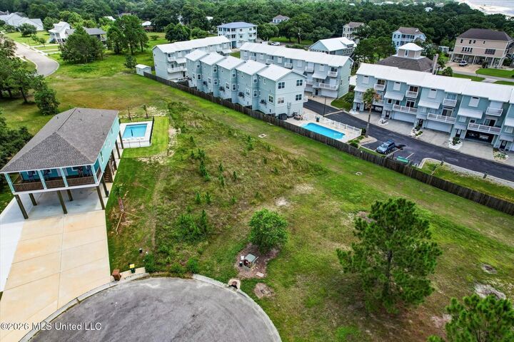 Property Photo:  2 Sea View Circle  MS 39560 
