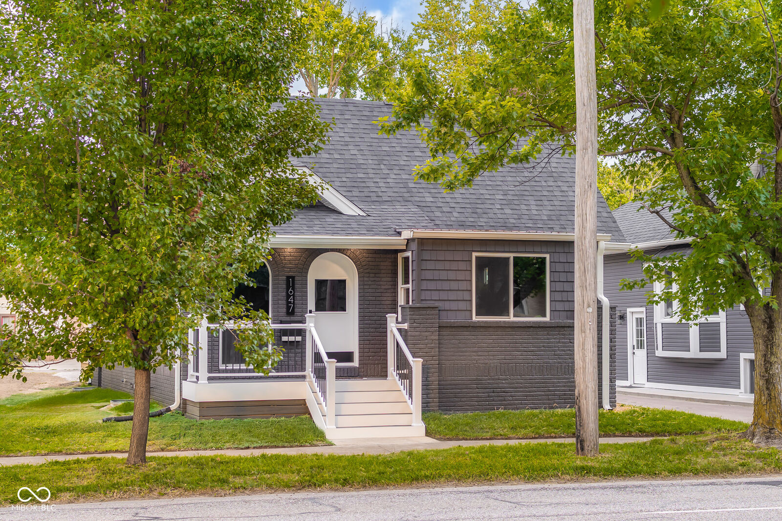 Property Photo: 1647 Washington Street IN 47201