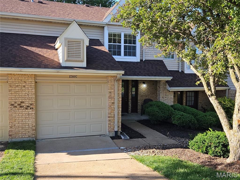 Property Photo: 17097 Sandalwood Creek Drive MO 63038