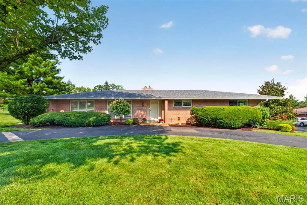 Property Photo: 9 Green Oaks Drive MO 63132