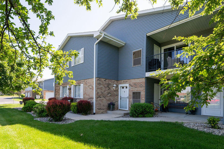 Property Photo: 1319 Sunnyslope Dr WI 53406