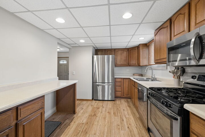 Property Photo:  216 Douglass Way  IL 60440 