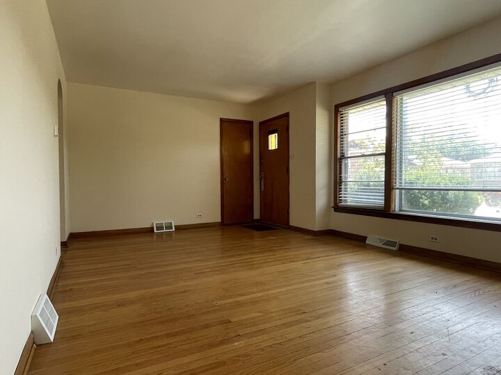 Property Photo:  5819 S Narragansett Avenue S  IL 60638 