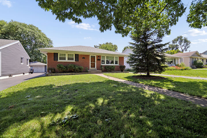 Property Photo: 29 N Summit Avenue IL 60181